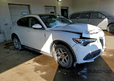 2021 Alfa Romeo Stelvio Sport z USA, uszkodzony, nr VIN ZASPAKAN7M7D11219